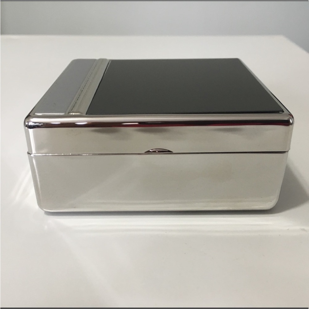 Tri-tone Valet Box